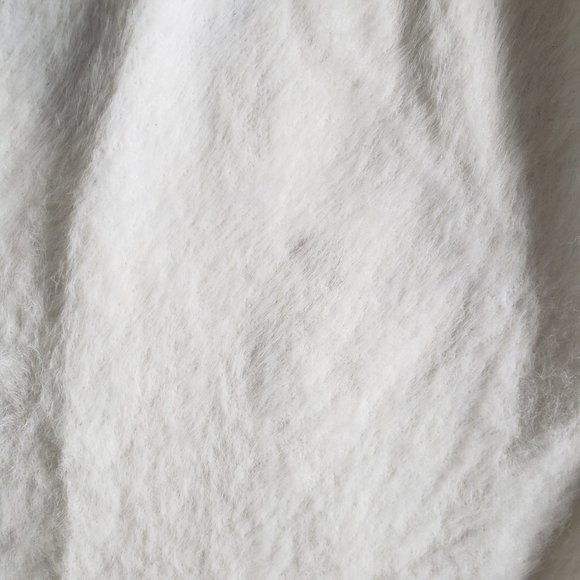 Forever 21+ Fuzzy V-Neck Sweater Size 0X - Picture 3 of 5